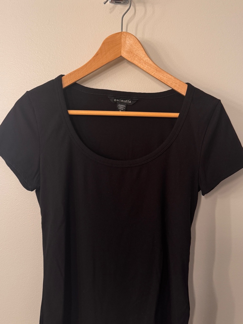 Athleta Black Short Sleeve Scoop Neck Tee - Never Worn - Picture 2 of 3